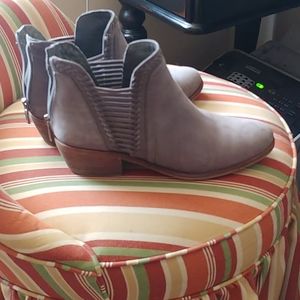 COPY - Vince Camuto grey shoes!!!